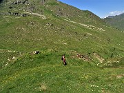 64 Proseguiamo fino a trovare la traccia-sentierino che scende in Val Ponteranica